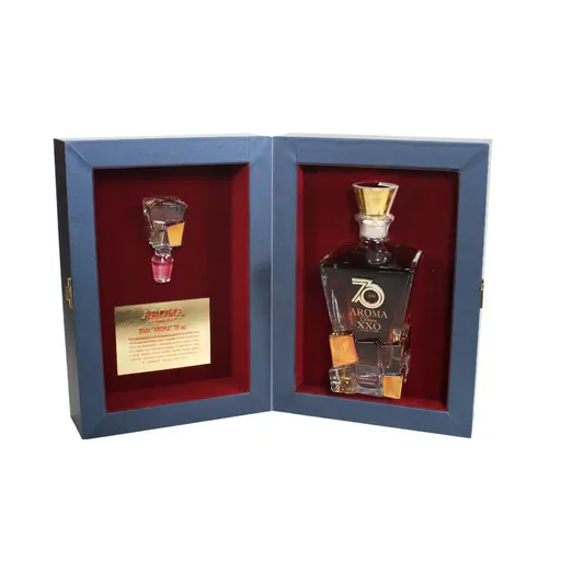 Divin Aroma Clark XXO, 70 ani